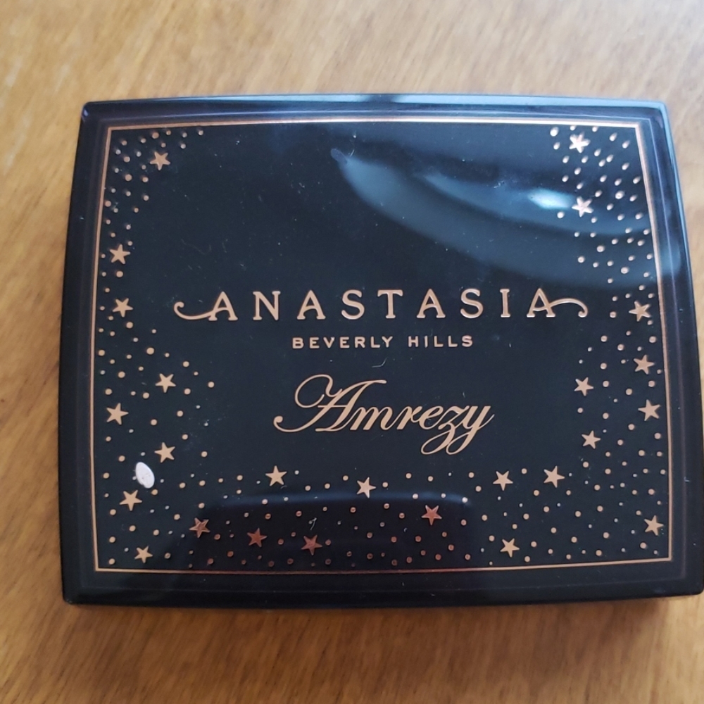 ABH x Amrezy Highlighter